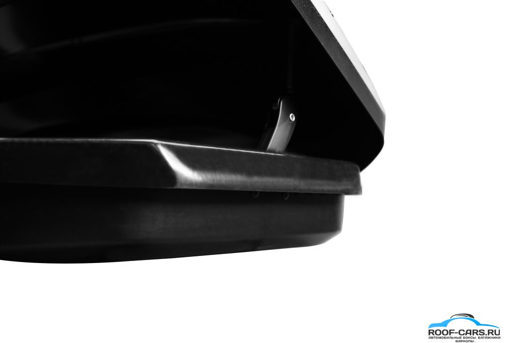 Усиленная передняя часть дна. Увеличенное количество ребер жесткости и усиленная носовая часть, позволяет обеспечить сохран- ность груза при экстремальном торможении и движении по пересеченной местности.