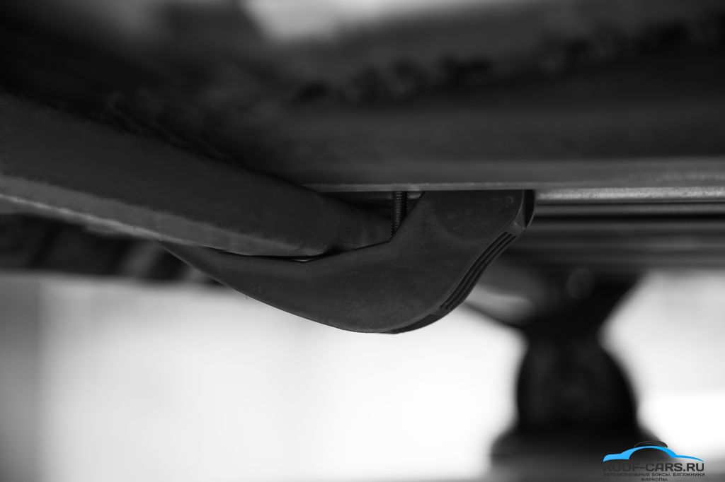 Универсальная система крепления. Позволяет устанавливать бокс на багажники любых производителей вне зависимости от формы поперечин. Есть возможность использовать классические скобы и Т-адаптеры.